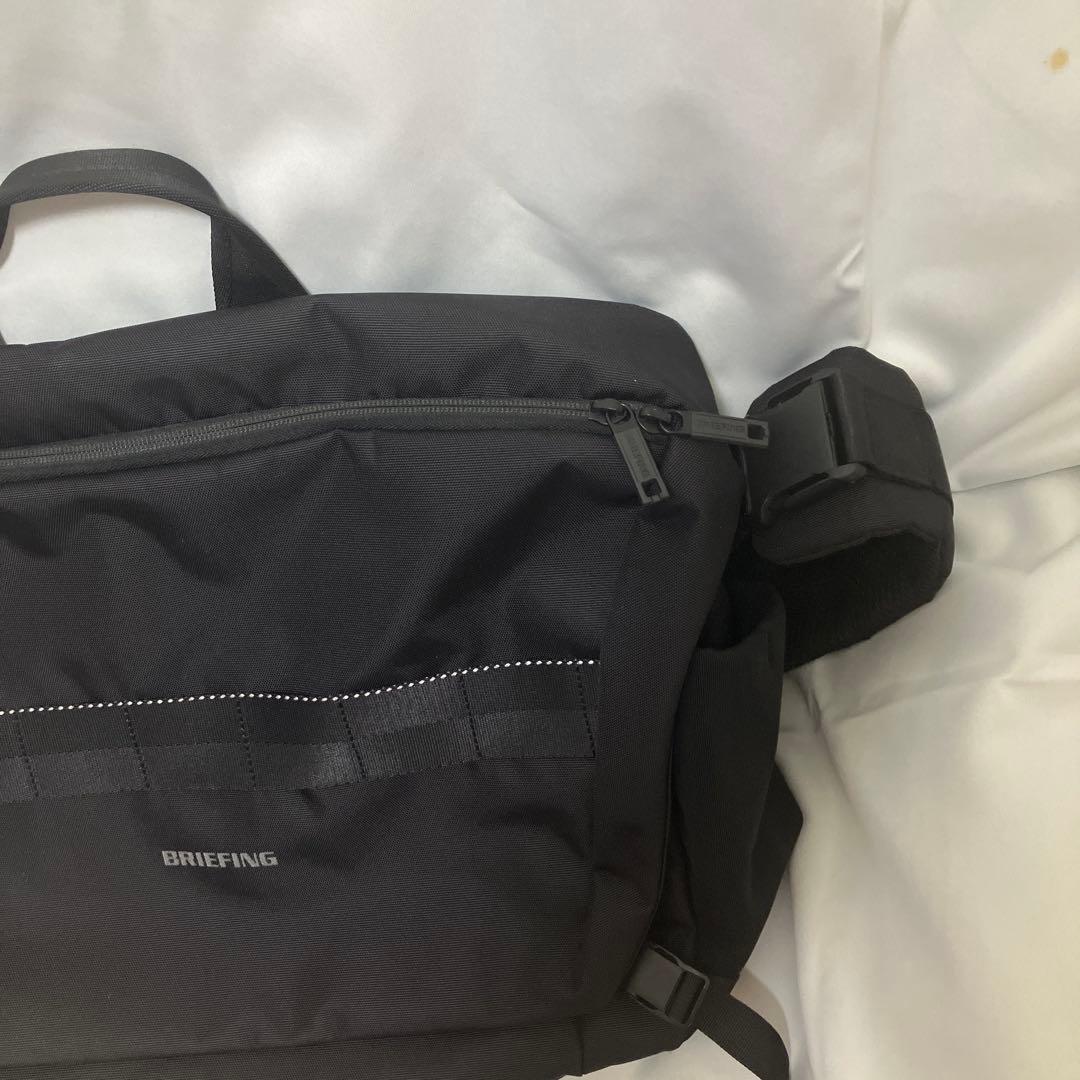 BRIEFING ブラック メッセンジャーバッグ　大型ノートパソコン収納可能