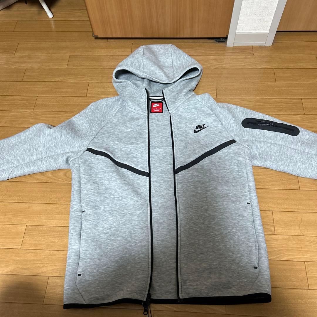 Nike テックフリース　上
