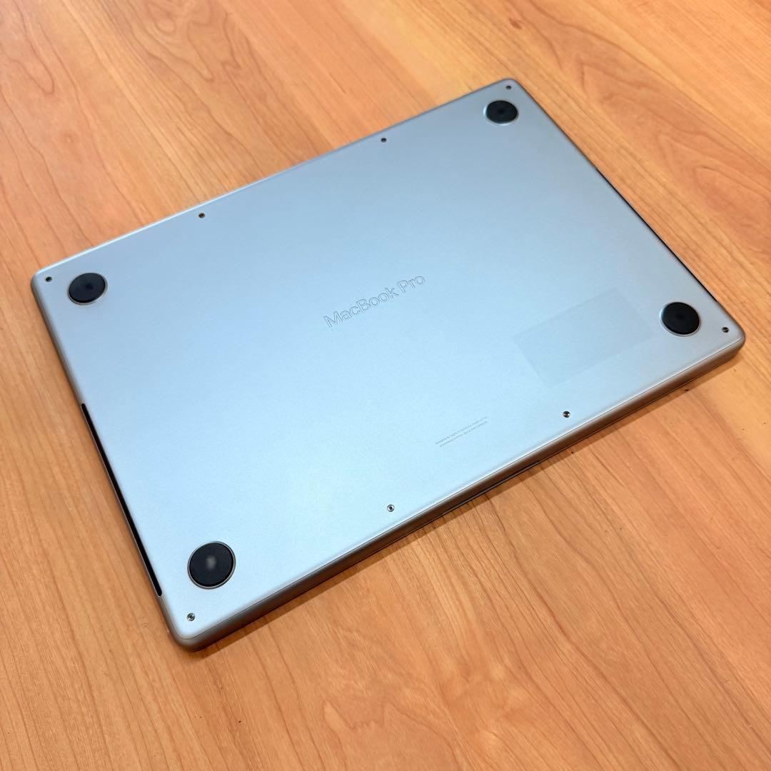 MacBook pro 14インチ 2023 メモリ32GB SSD512GB！
