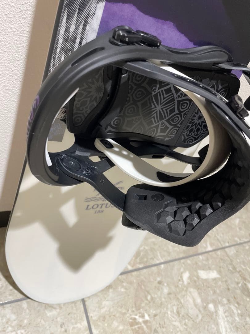 【極美品】SALOMONサロモンスノーボード LOTUS　LTD　138セット