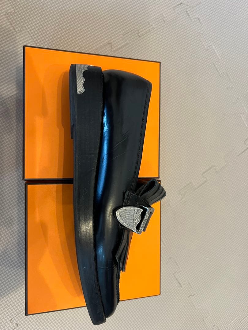 TOGA PULLA ブラックローファー フリンジ付き