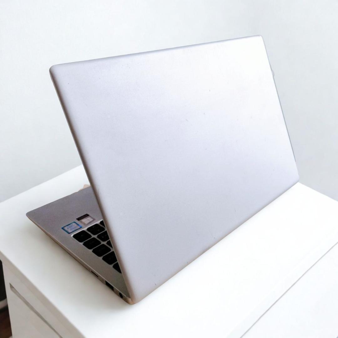 極薄1.19kg♥第8世代i5 8G 爆速SSD フルHD液晶 Webカメラ付き