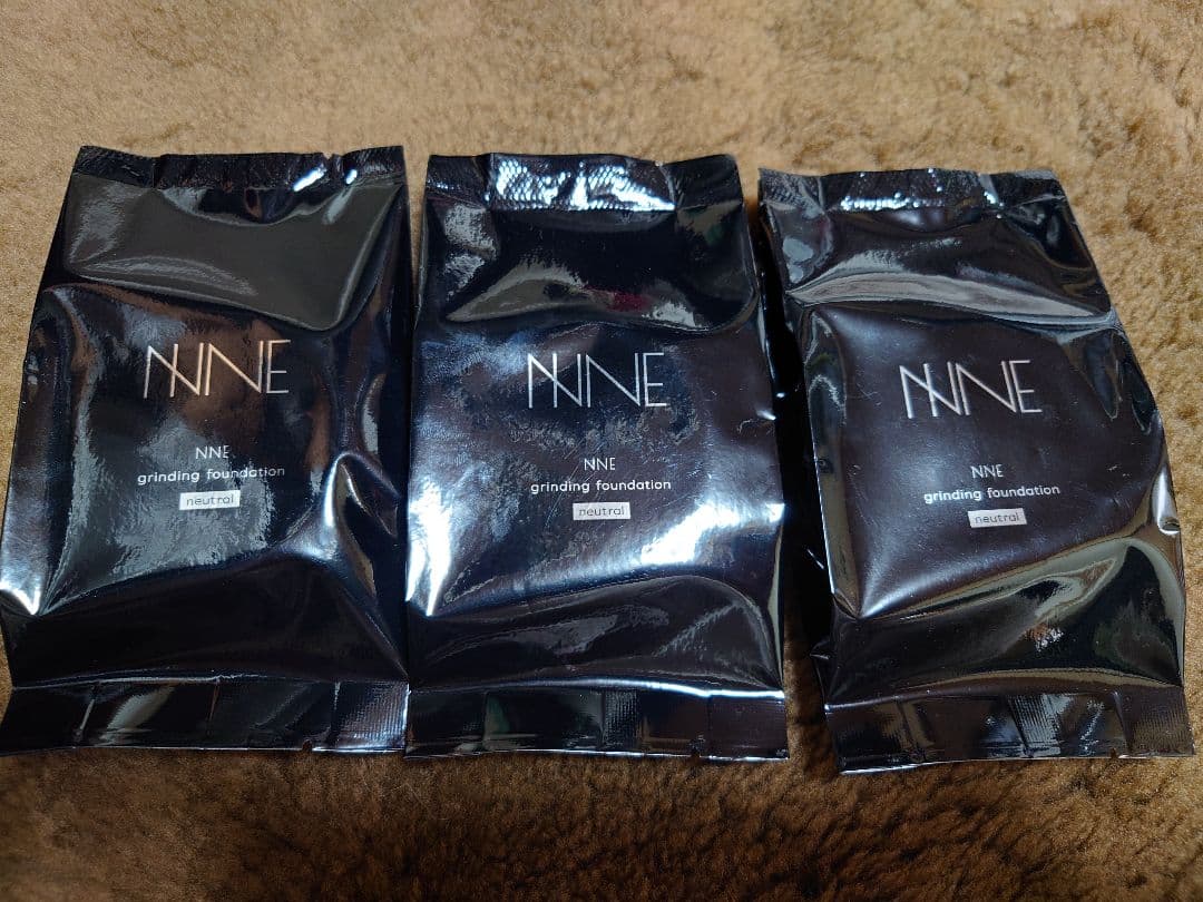 NNE グラインディングファンデーション 3パックとケース・メークキープミスト