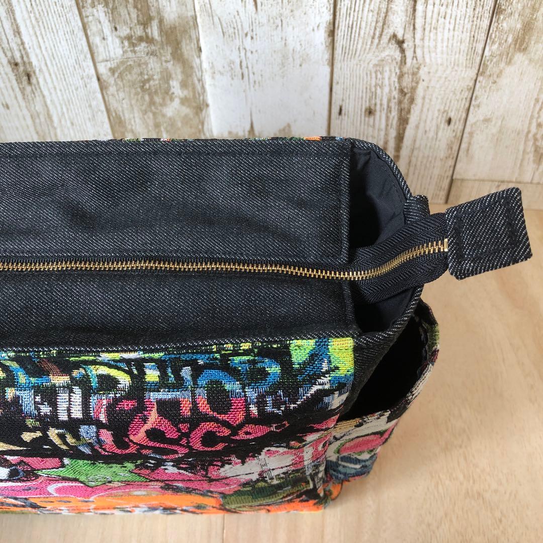 ショルダーバッグ　ハンドメイド　デニムリメイク　ブラック　ゴールド【新品デニム】