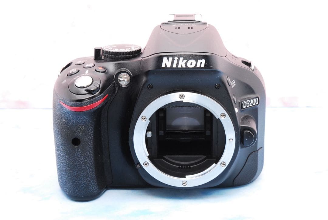 ☆Nikon D5200☆一眼レフカメラ☆手ぶれ補正Wレンズ☆付属品多数でお得！