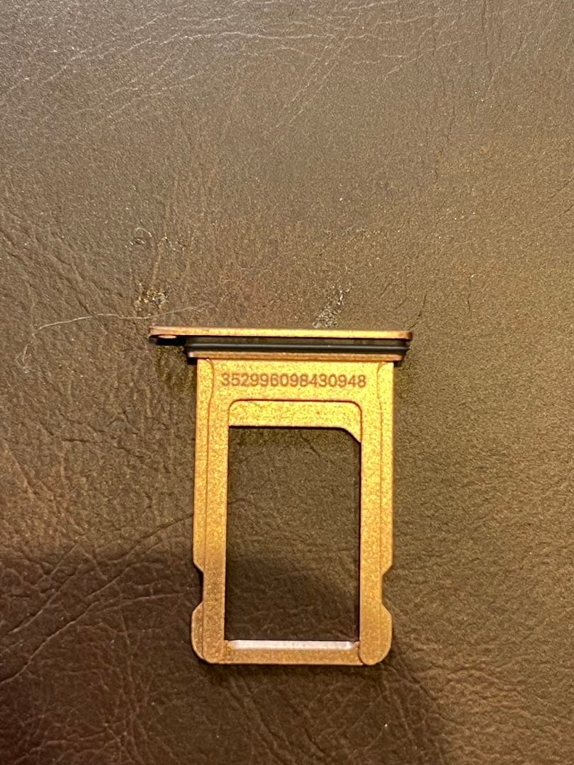 iPhone 8ゴールド 本体　64GB SIMフリー