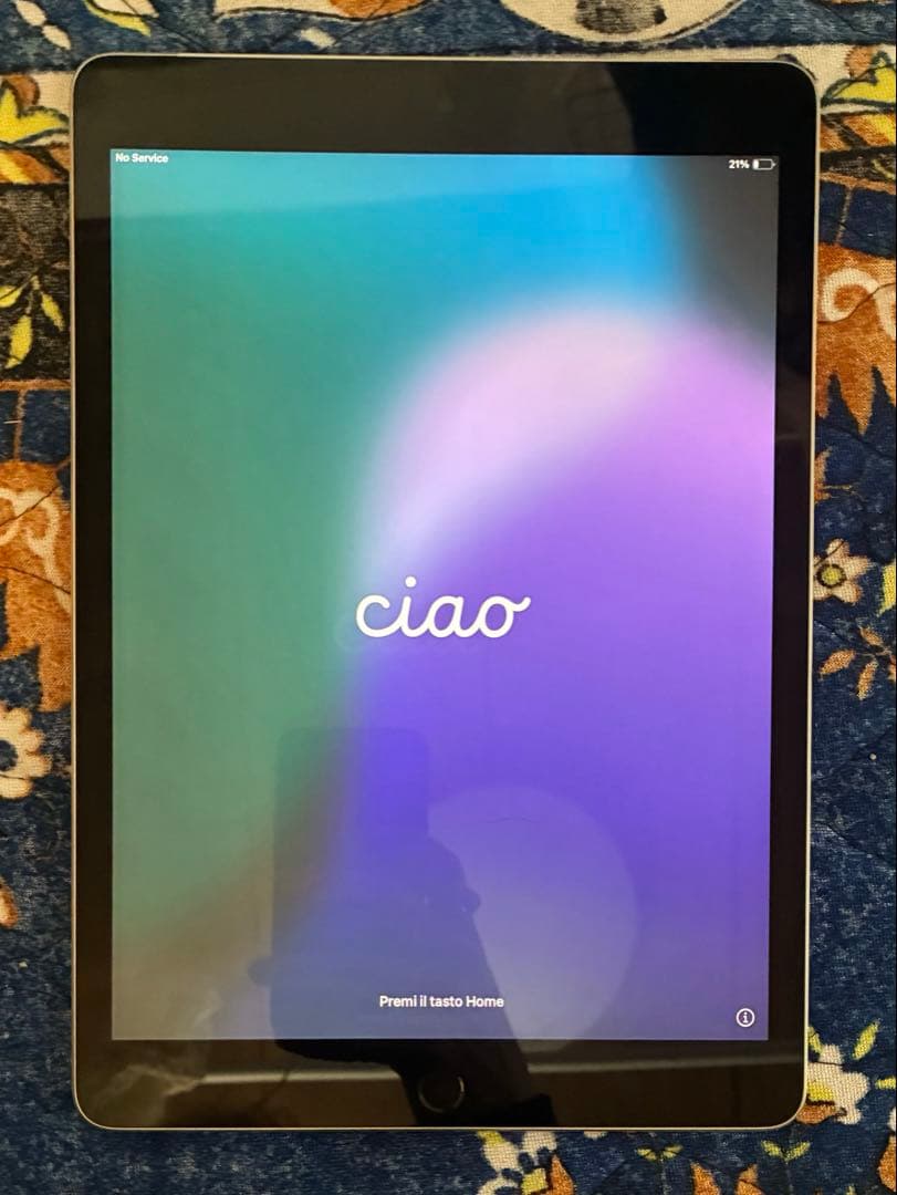 Apple iPad 9世代　グレー