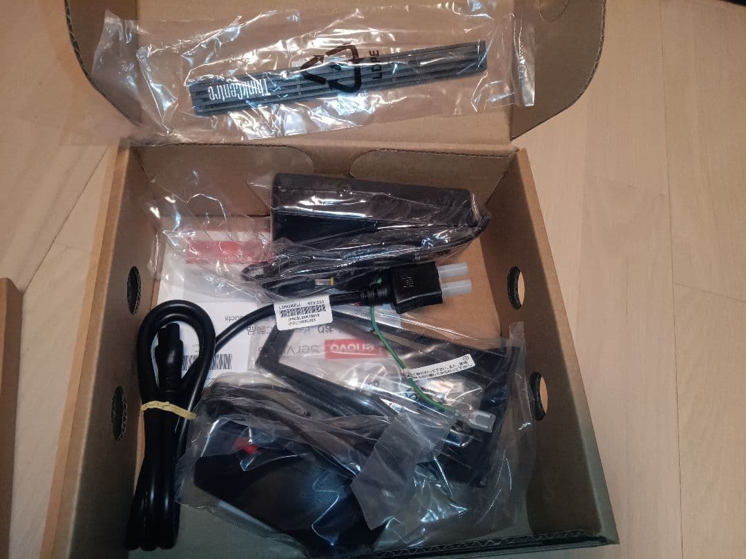 新品lenovo ThinkCentre M75qTinyGen5　デスクトップ