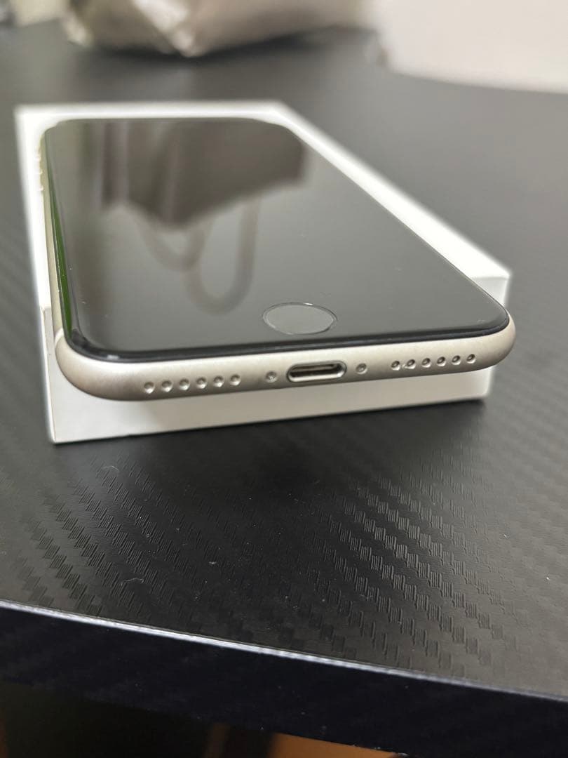 iPhone SE第3世代 64GB Starlight SIMロック解除済