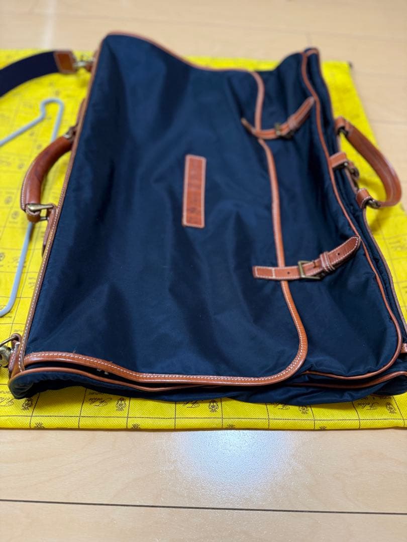 Felisiフェリージ　ガーメントバッグ　NAVY