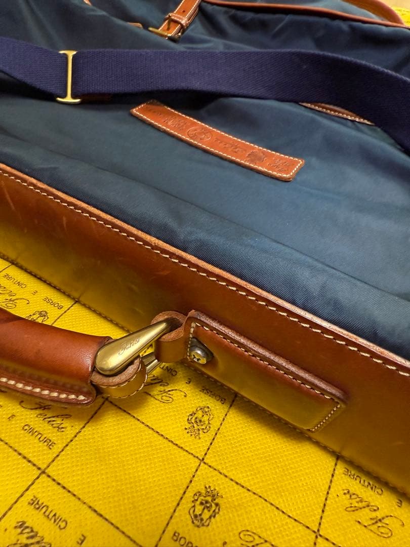 Felisiフェリージ　ガーメントバッグ　NAVY