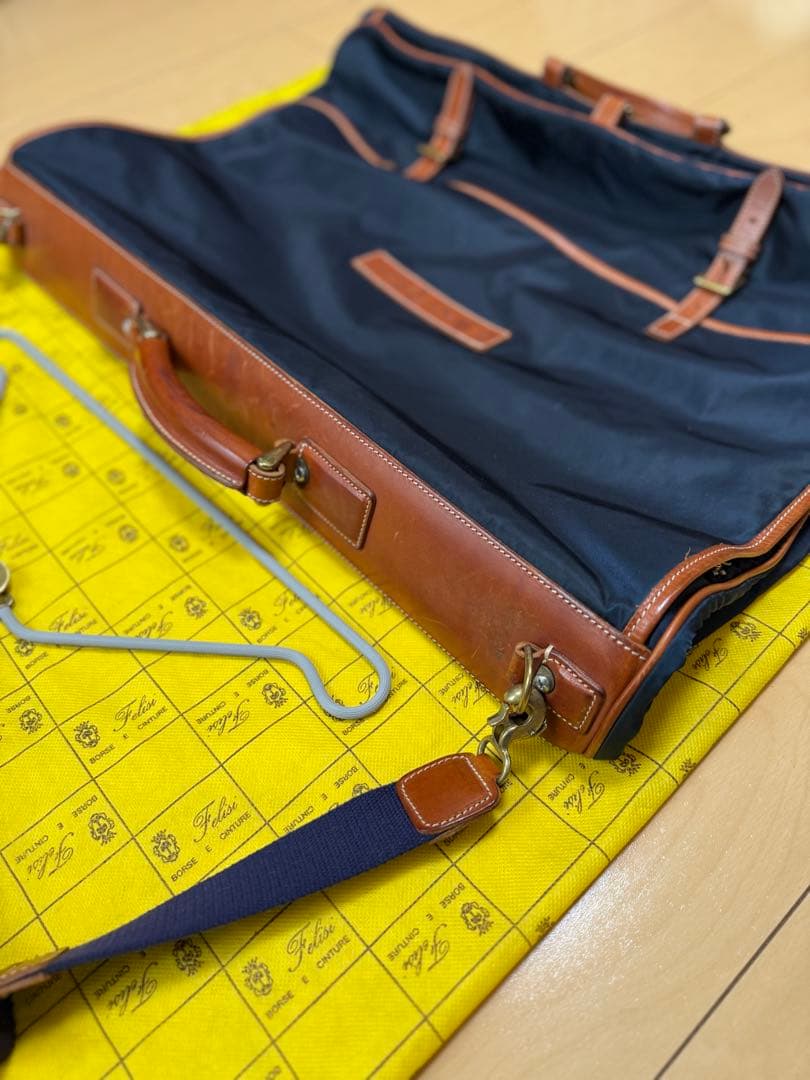 Felisiフェリージ　ガーメントバッグ　NAVY