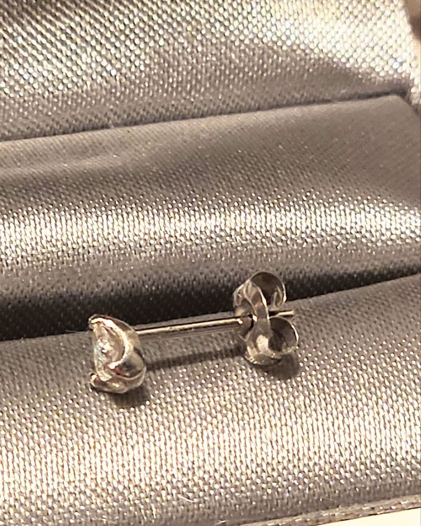 ヴァンドーム青山　プラチナ×ペアシェイプカットダイヤモンドピアス(片耳用)