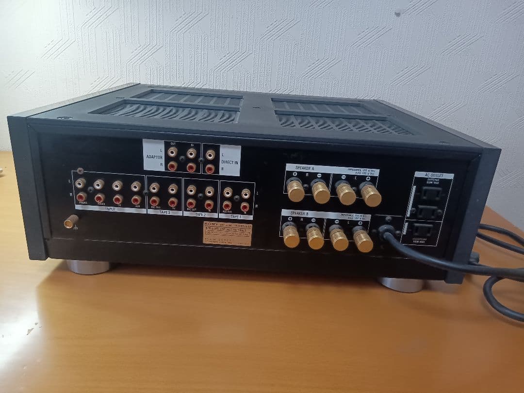 トモ　SONYプリメインアンプ　TA-F555ESJ通電確認のみ