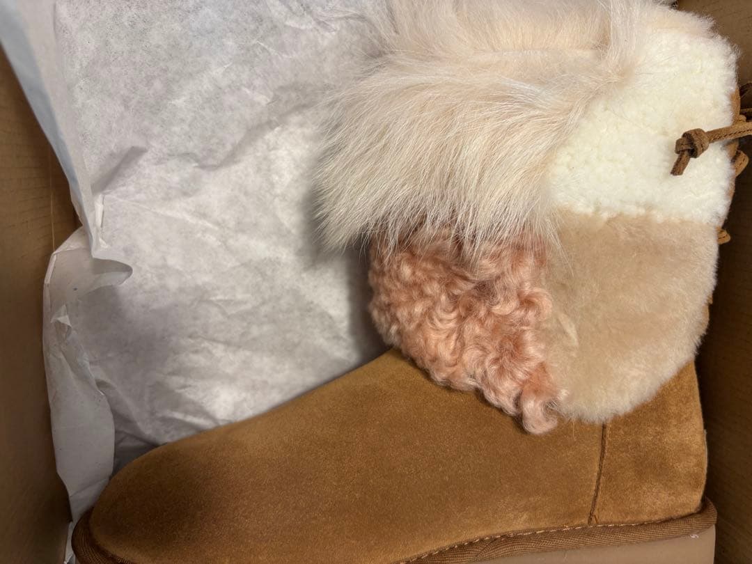 新品　UGG ブーツ 23cm ムートンブーツ　アグ　クラシックショート