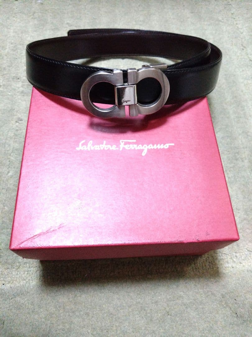 【Salvatore　Ferragamo】