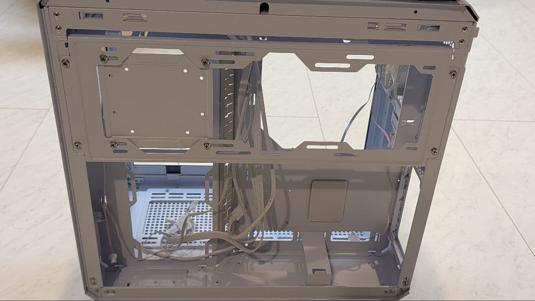 ホワイト ミニタワー PCケース GT502