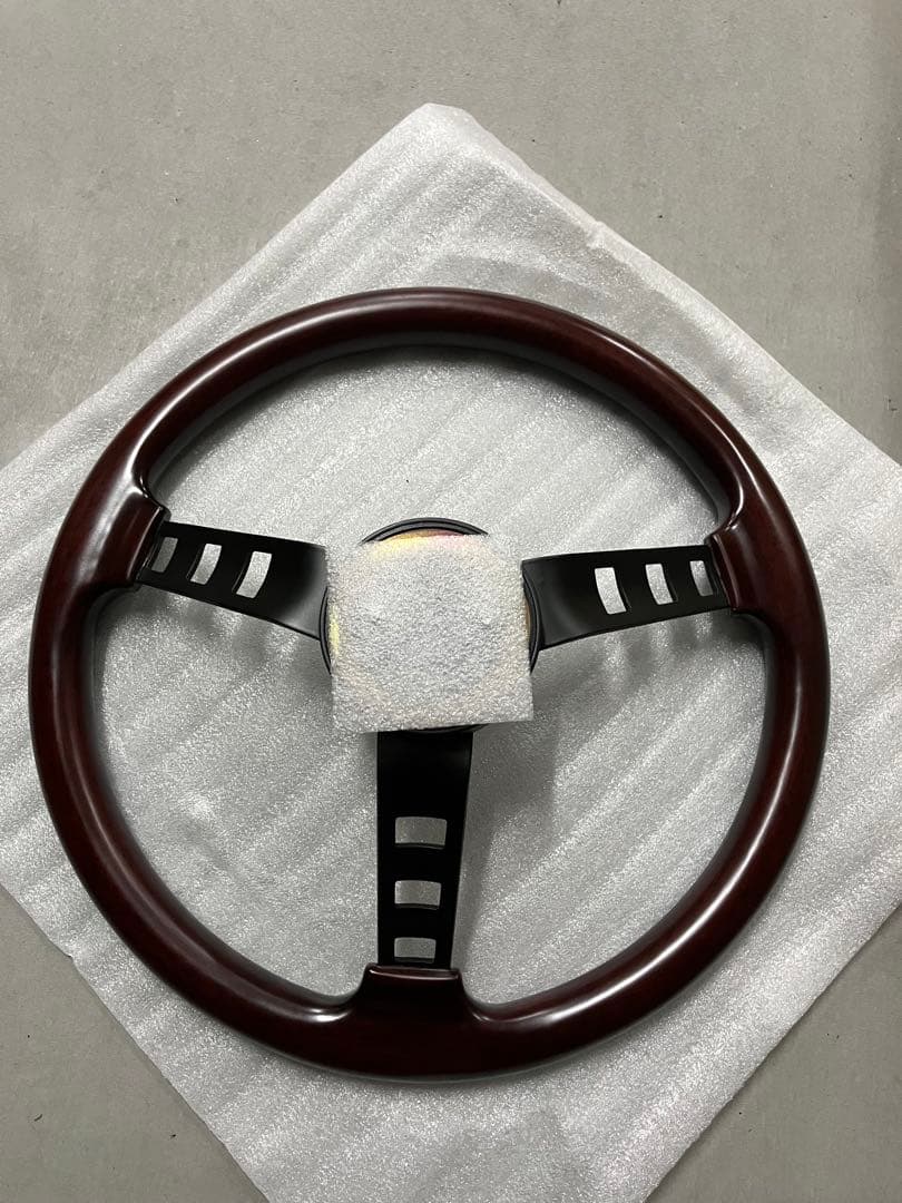 【在庫処分】DATSUN レプリカ リアルウッドステアリング・ホーンパット付き