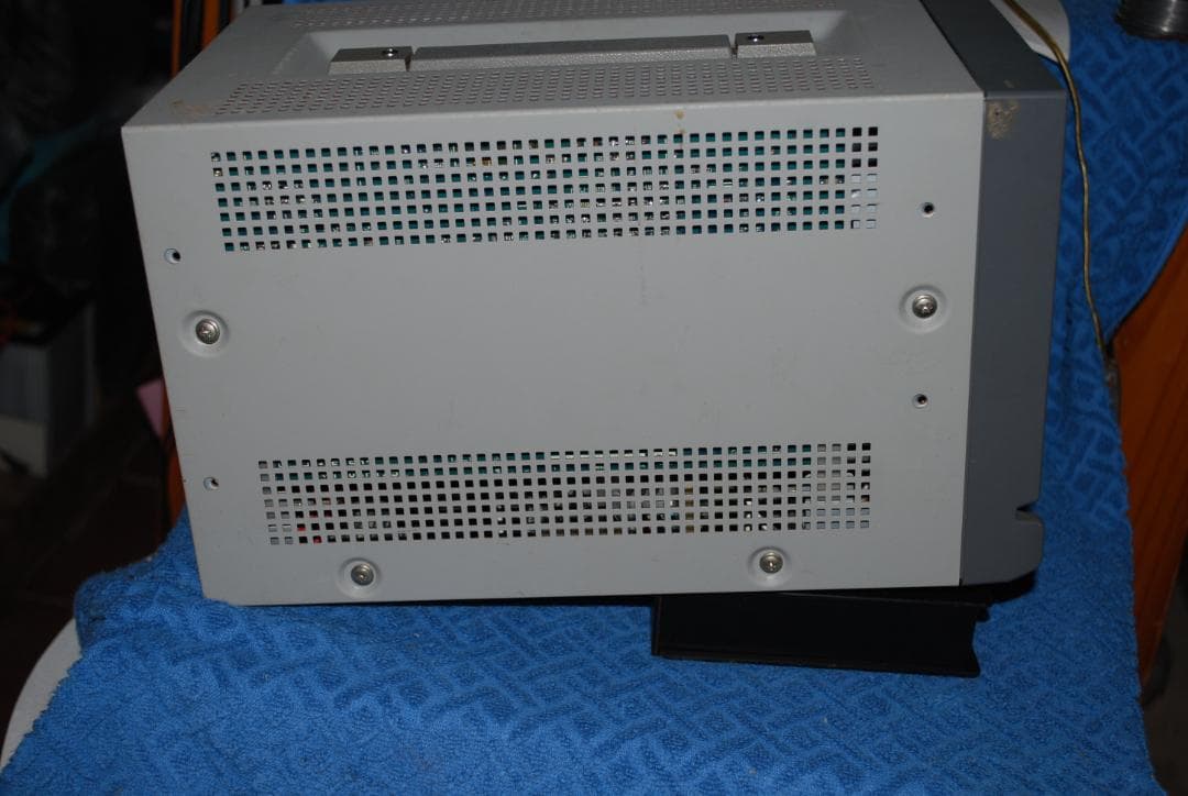 ソニー業務用トリニトロンモニターPVM-9L2中古ジャンク品の出品です。