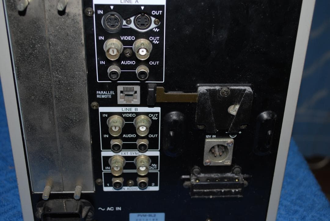 ソニー業務用トリニトロンモニターPVM-9L2中古ジャンク品の出品です。