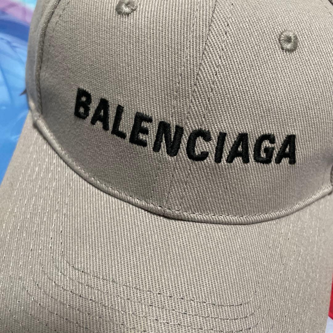BALENCIAGA ベースボールキャップ ベージュ