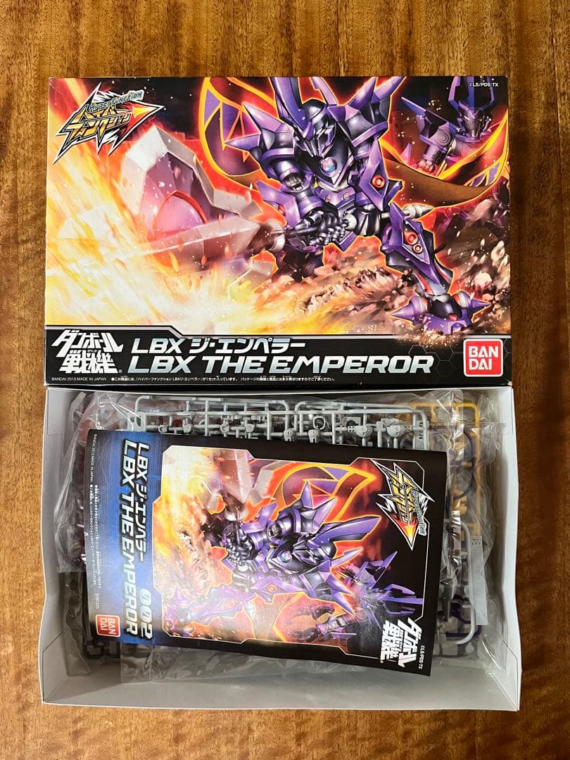 ダンボール戦機 プラモデル ハイパーファンクション LBX ジ・エンペラー