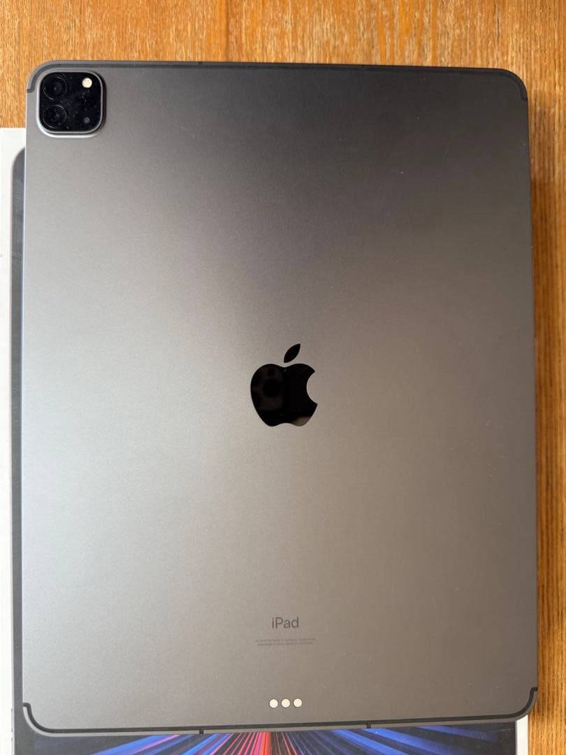 【ほぼ未使用】iPad Pro 12.9 第5世代 512GBセルラー ペン付