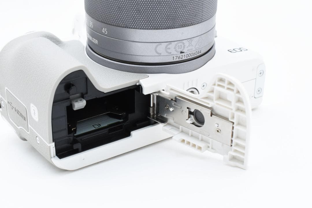 ■ショット数2000回以下■美品■キャノン Kiss M