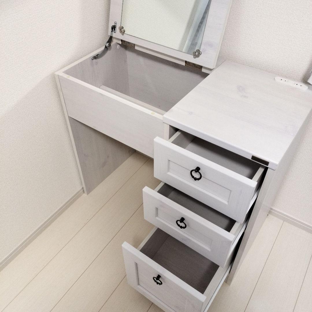 ドレッサーデスク　スツール付き