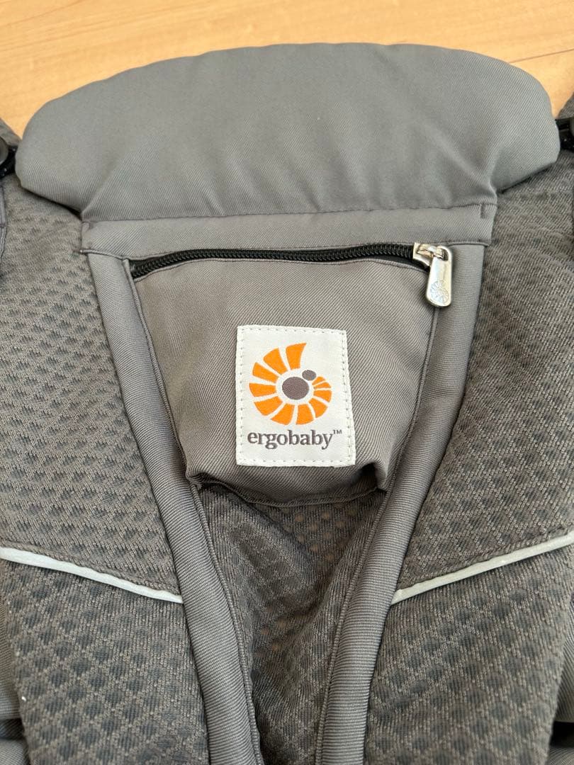 ［あゆみです］ergobaby OMNI Breeze 抱っこ紐 グレー