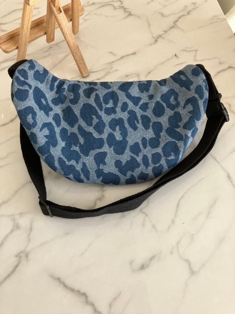 943Hiroko Higa 大きめヒョウ柄デニムリメイクバック