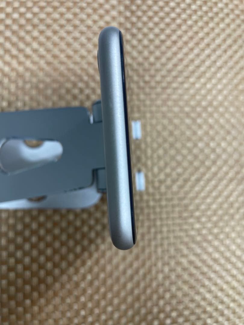 iPhone SE 第3世代 64 GB スターライトSIMフリー【7303】