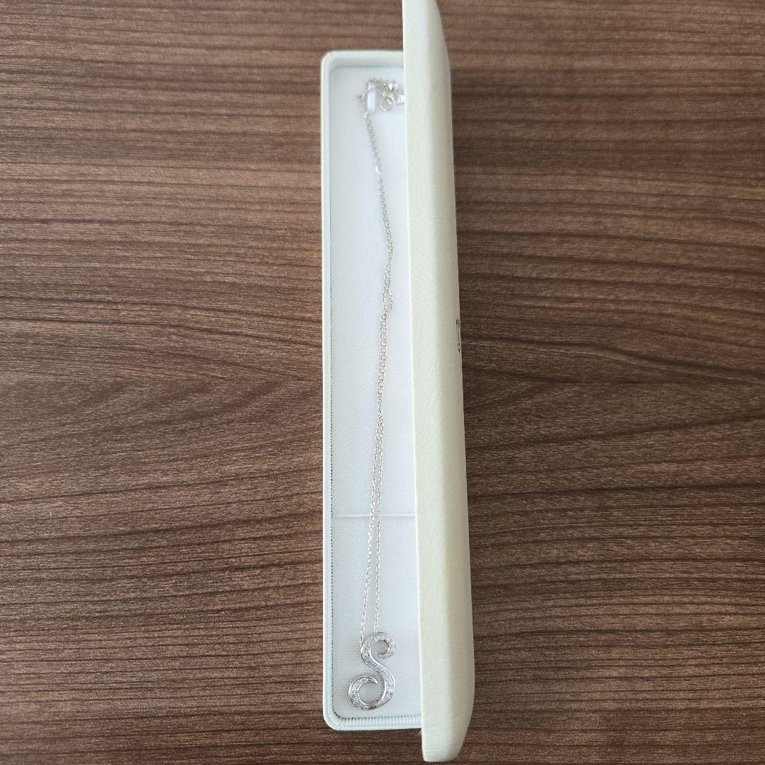 ゆきざき　NOMBREアルファー イニシャルペンダント　ホワイトゴールドWG18