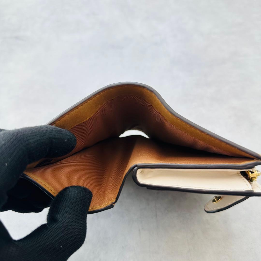 COACH シグネチャー ミディアム コーナー ジップ ウォレット カーキ×白