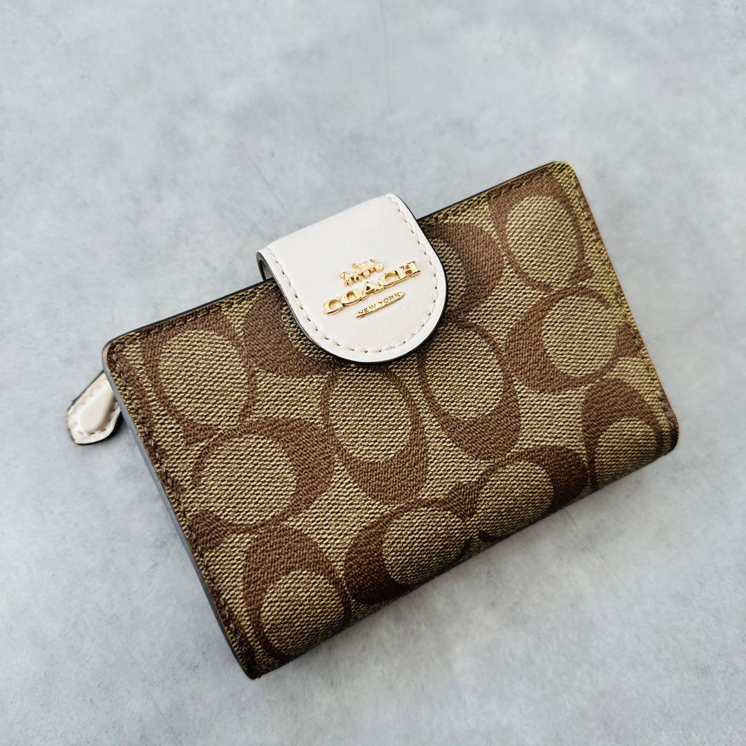 COACH シグネチャー ミディアム コーナー ジップ ウォレット カーキ×白