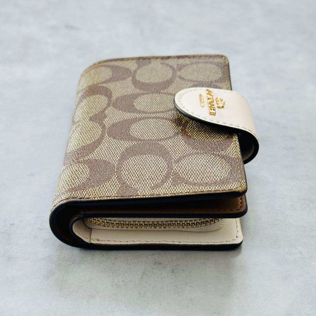 COACH シグネチャー ミディアム コーナー ジップ ウォレット カーキ×白