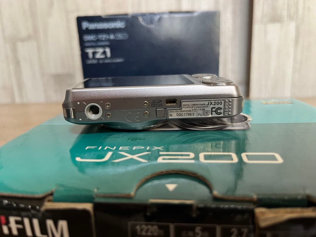 デジタルカメラ Fujifilm FinePix JX200 12MP