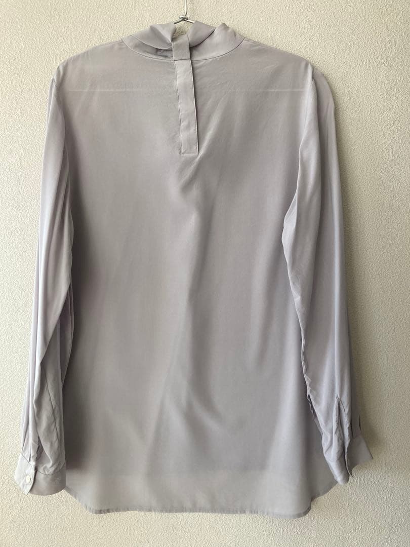 ソージュ soeju シルクストレッチボウタイブラウス　グレー