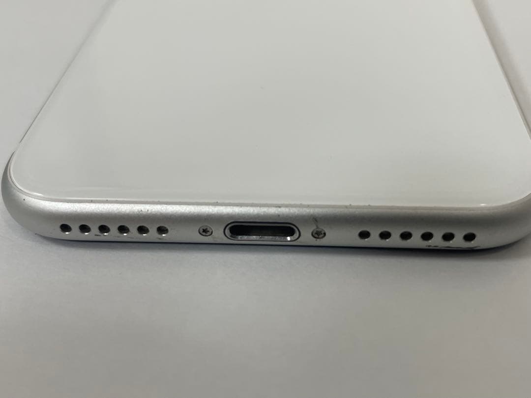 Apple iPhone SE（第二世代）64G 本体