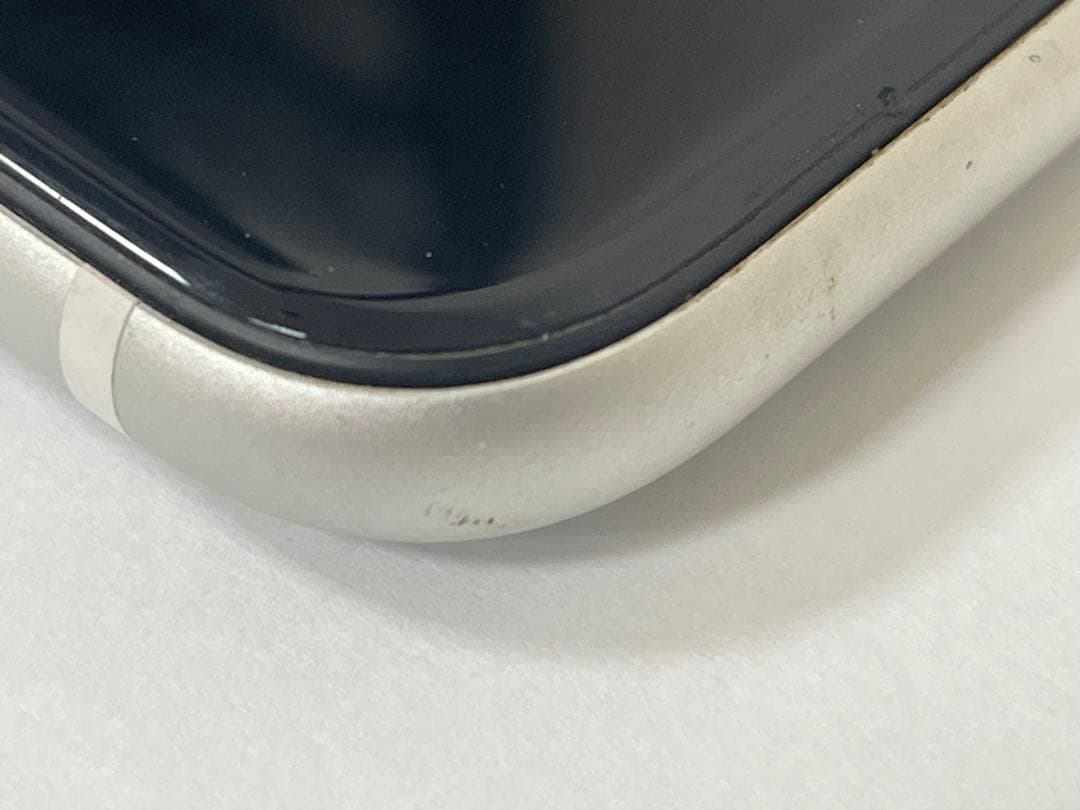 Apple iPhone SE（第二世代）64G 本体