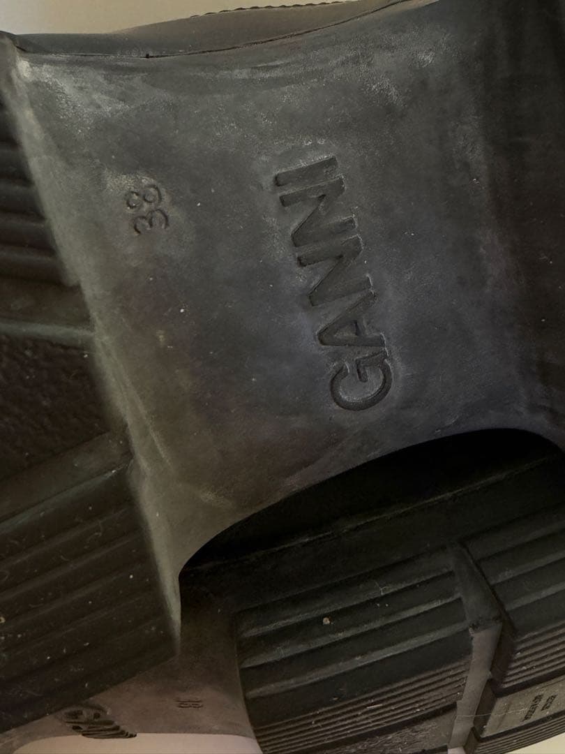 靴 GANNI