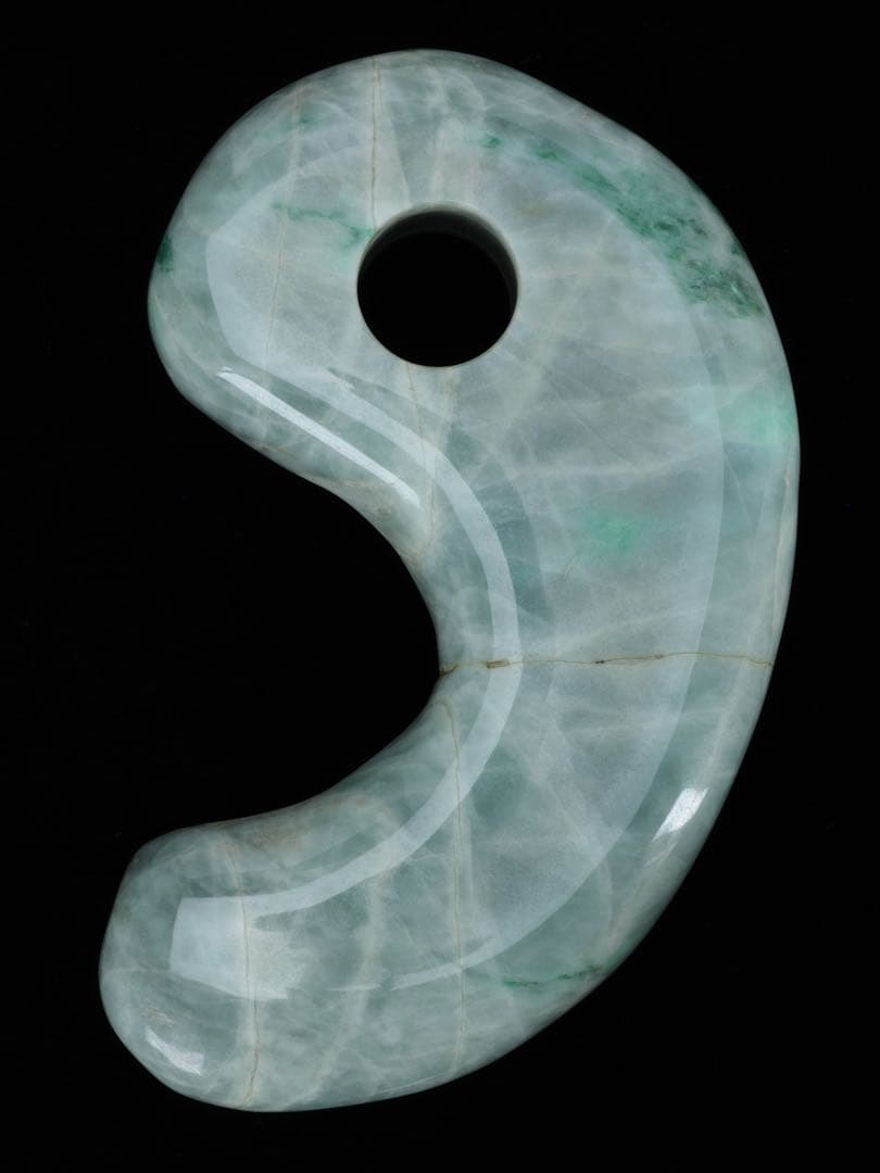 糸魚川翡翠 勾玉 特大2474g 天然ヒスイ 天然石 観賞石 原石 美石 鉱石