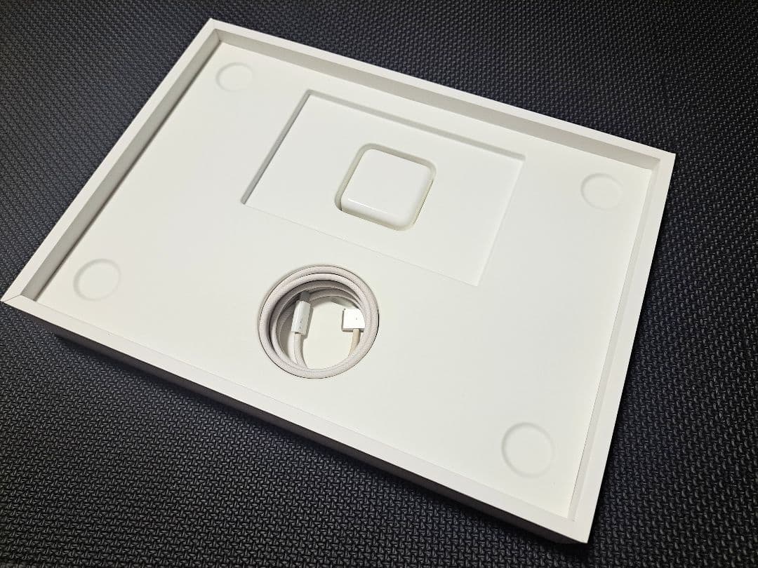 MacBook Air M2　スターライト メモリ16GB/SSD512GB