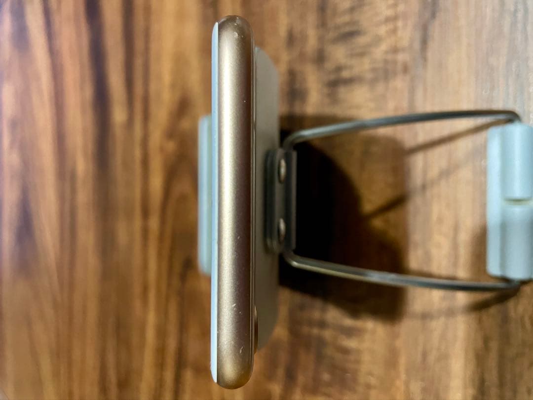 【美品】充電セット付き iPhone 8 ゴールド 64GB 本体 ケース付き