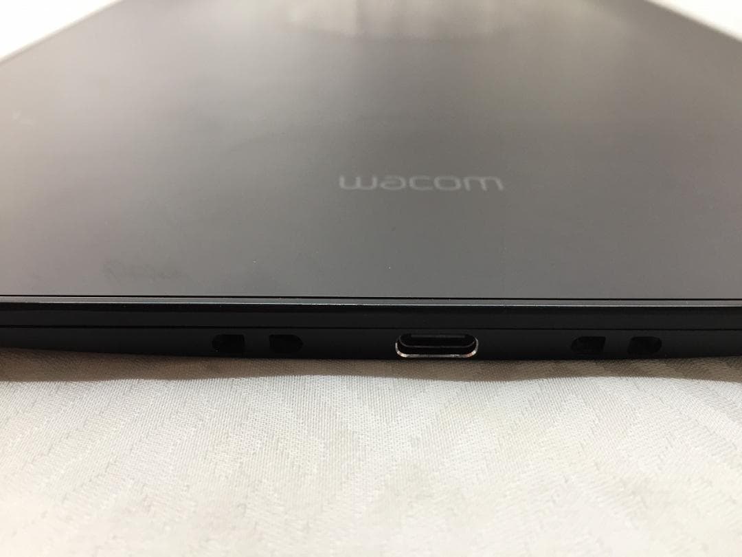 Wacom Intuos Pro ペンタブレット本体 PTH-660 No2
