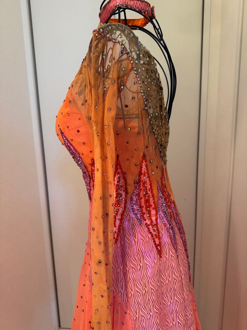 ダンスドレス　　オレンジ　　スパンコール装飾