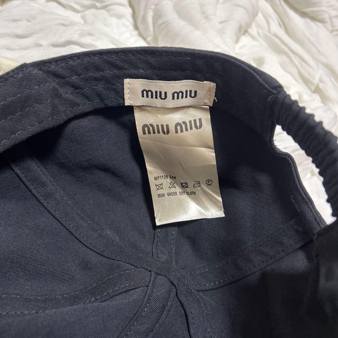 miu miu 黒 ベースボールキャップ