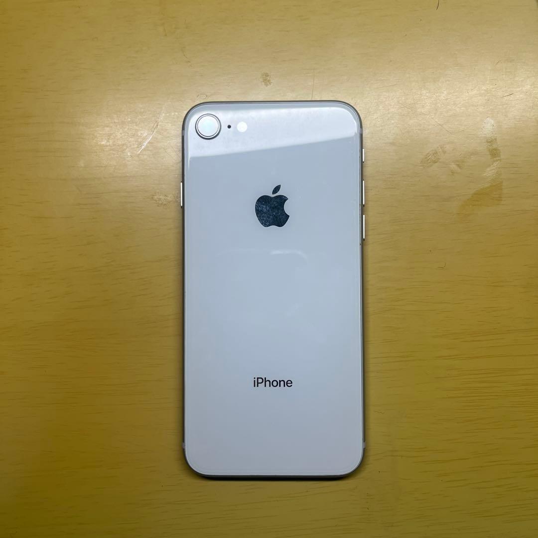 Apple iPhone 8 ホワイト 画面ひびあり