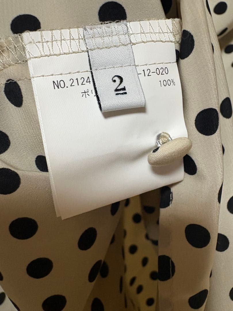 ルルウィルビー　デシンドットフリルボウタイブラウス　ベージュ　アルアバイル