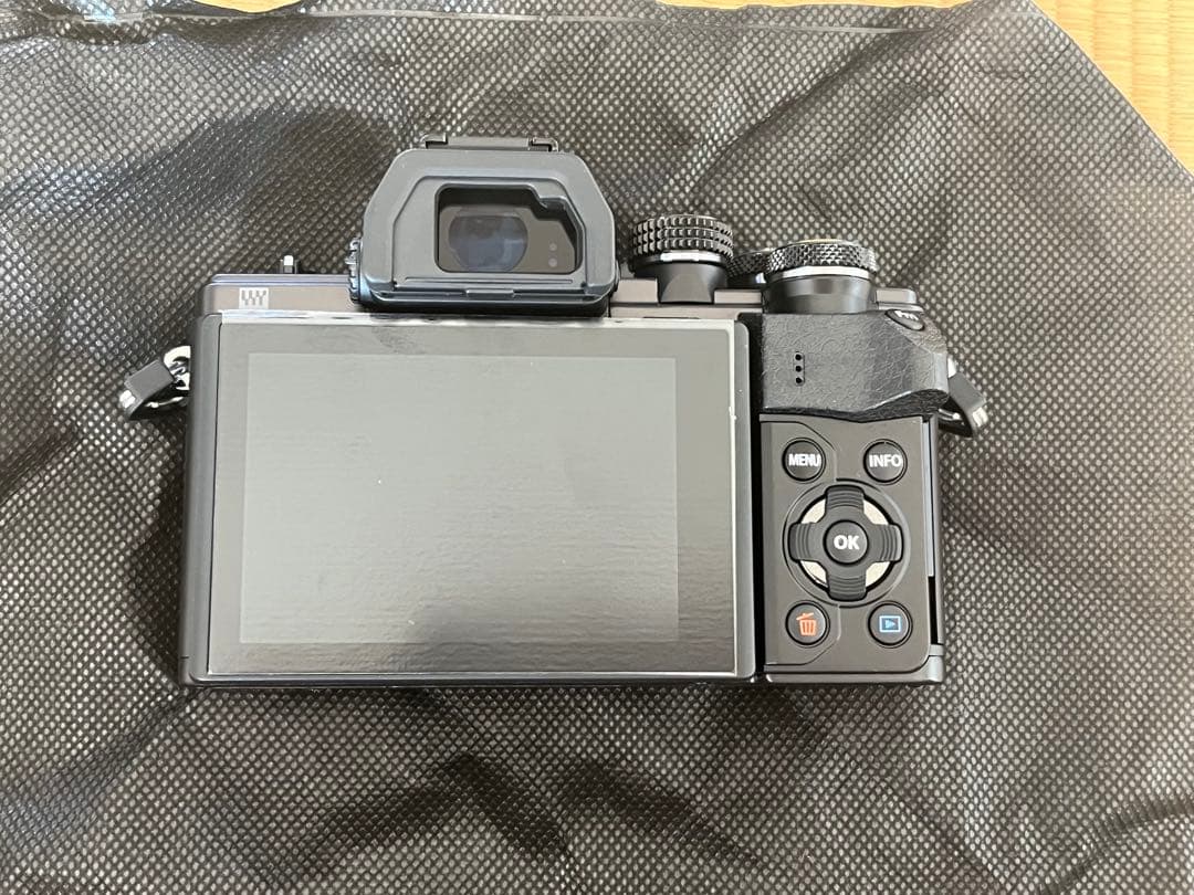 新品未使用オリンパス OM-D E-M10Ⅱ キット